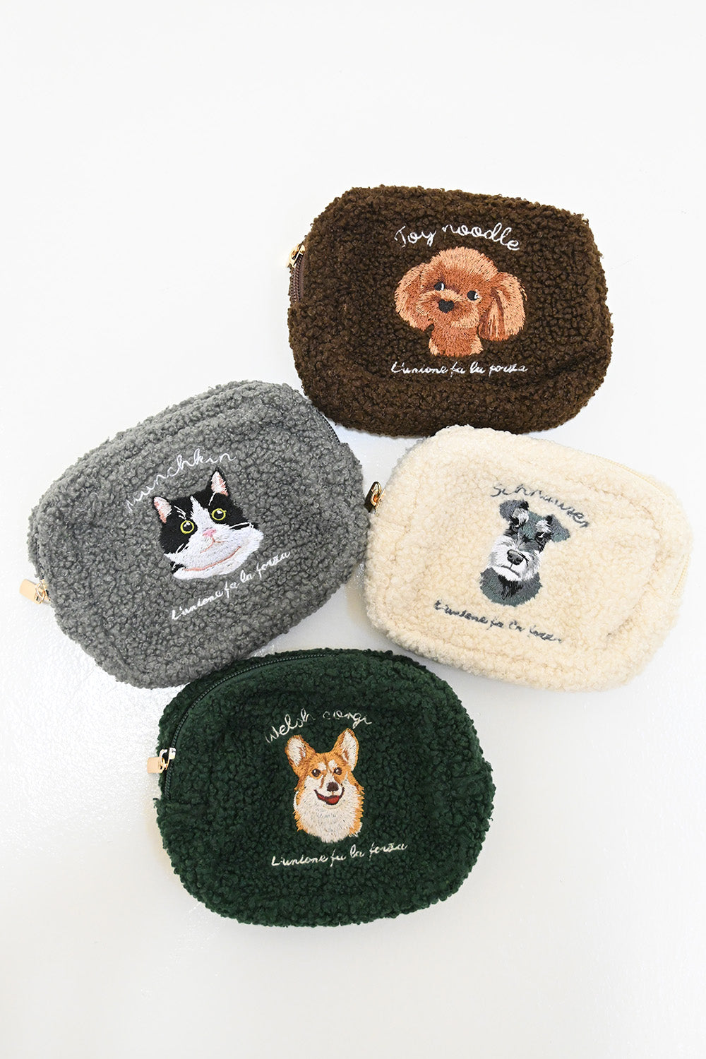 【新品】イヴドローム　IOSIS ポーチ　コーギー　犬　刺繍 新品】イヴドローム IOSIS ポーチ コーギー 犬 刺繍 新品
