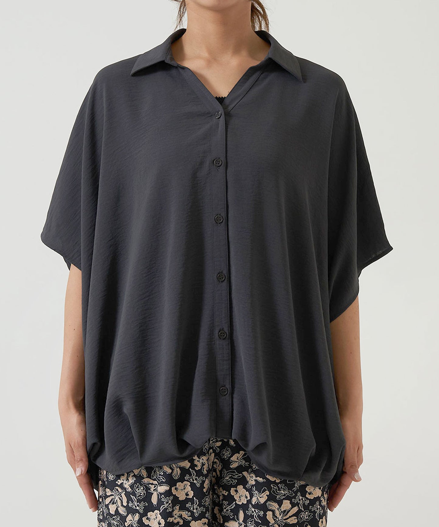 《Coming soon》Textured satin hem tuck front-open tunic