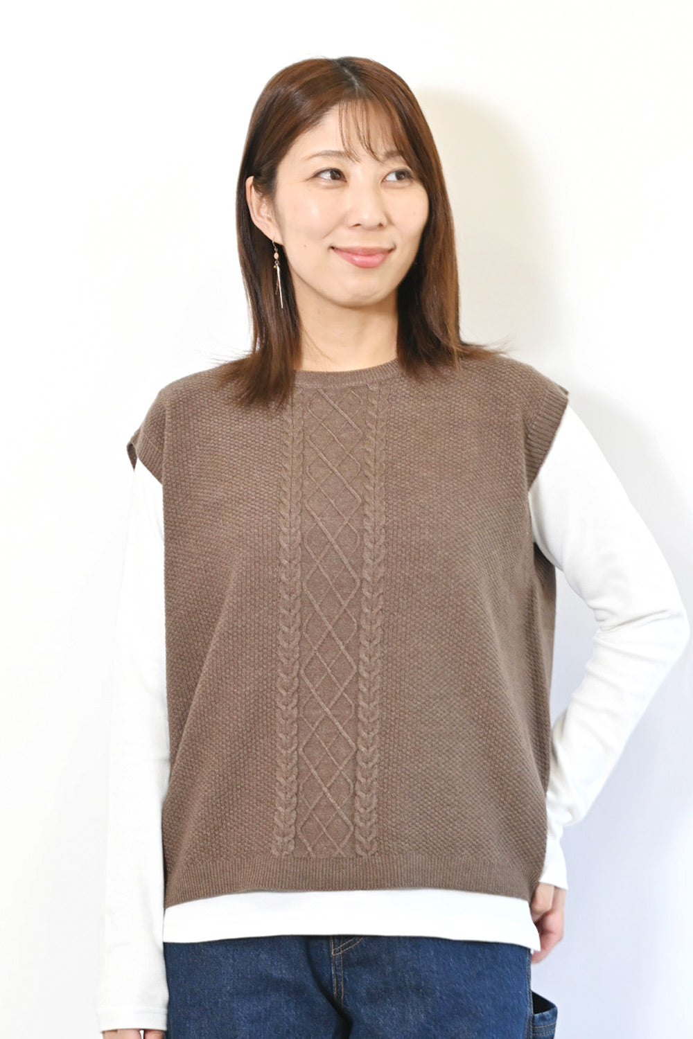 新品未使用　TWINSET ACTITUDE ケーブルニット パデッドベスト セール】ケーブルニットベスト&ストライプブラウスセット（シャツ