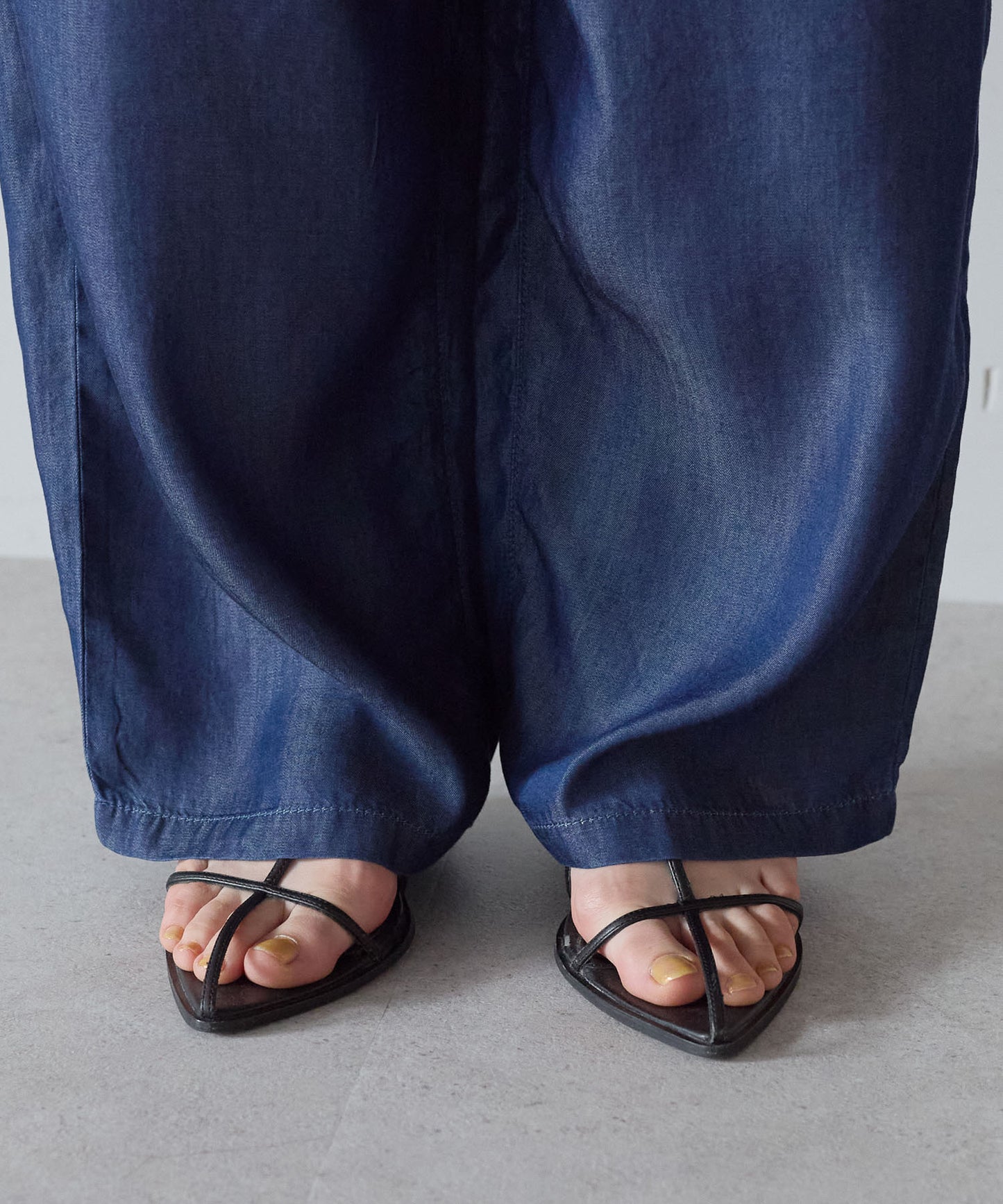 サロペットパンツ