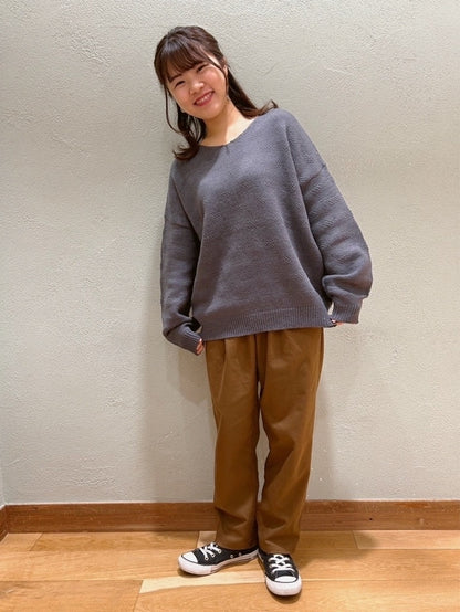 しかくい柄のVネックドルマンプルオーバー