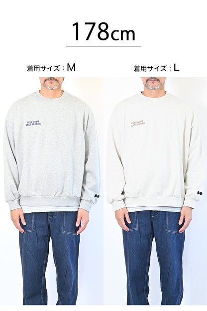 胸刺しゅう後ろプリントプルオーバー