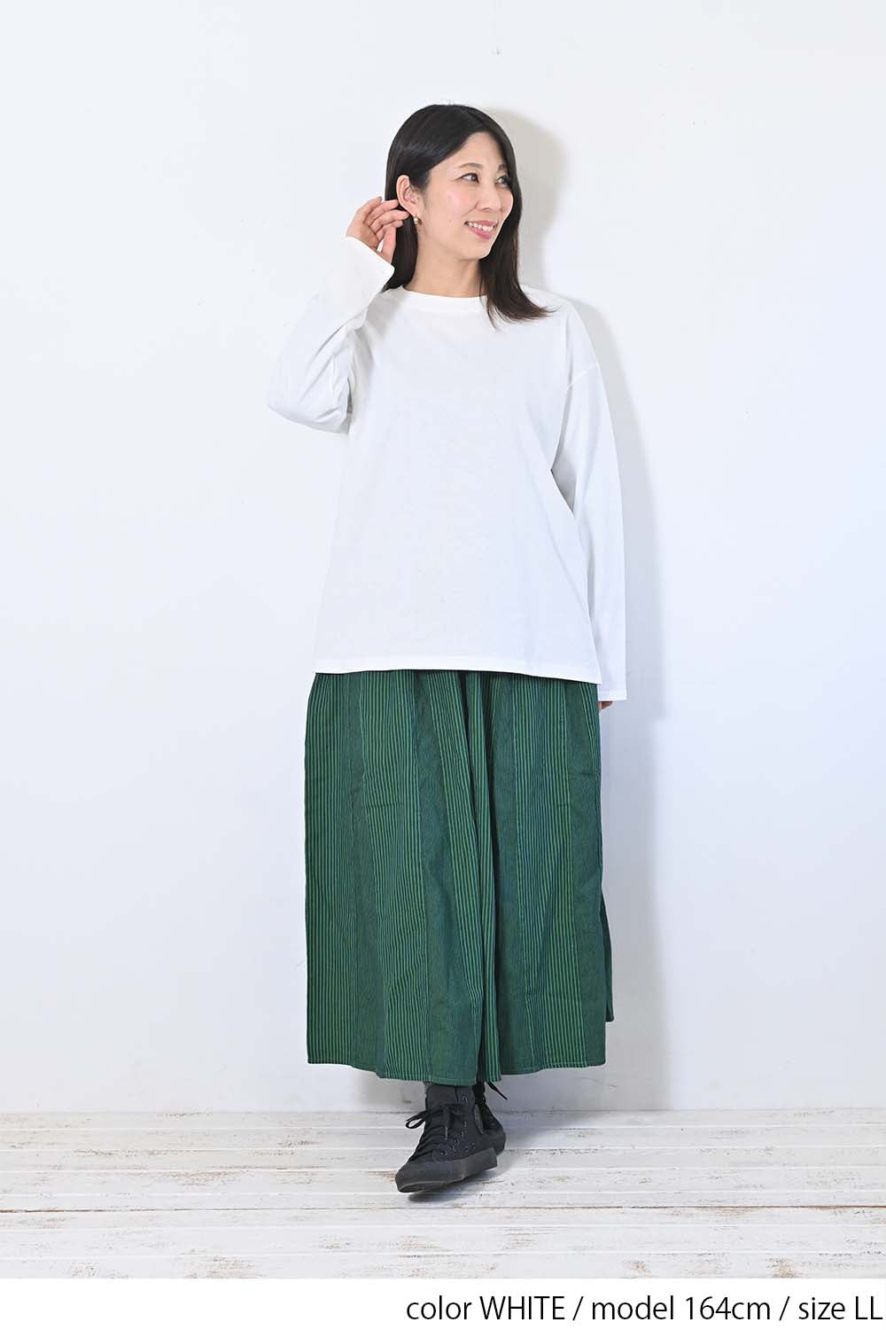ワイドな無地ロンT