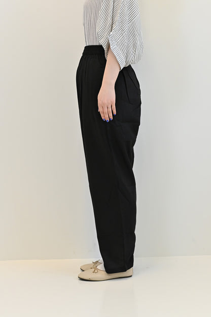 レーヨンタックテーパードパンツ