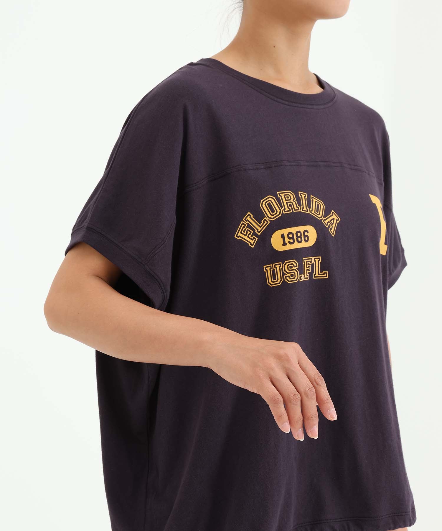 《7月17日発売》バックナンバープリントドルマンプルオーバー