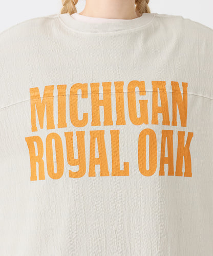 グレー