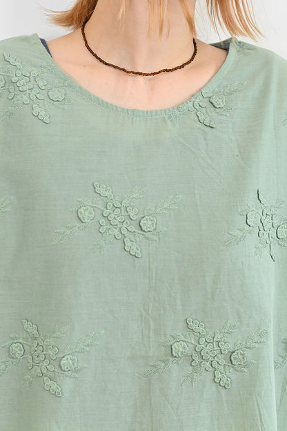 総刺繍プルオーバー