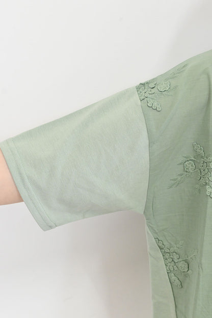 総刺繍プルオーバー