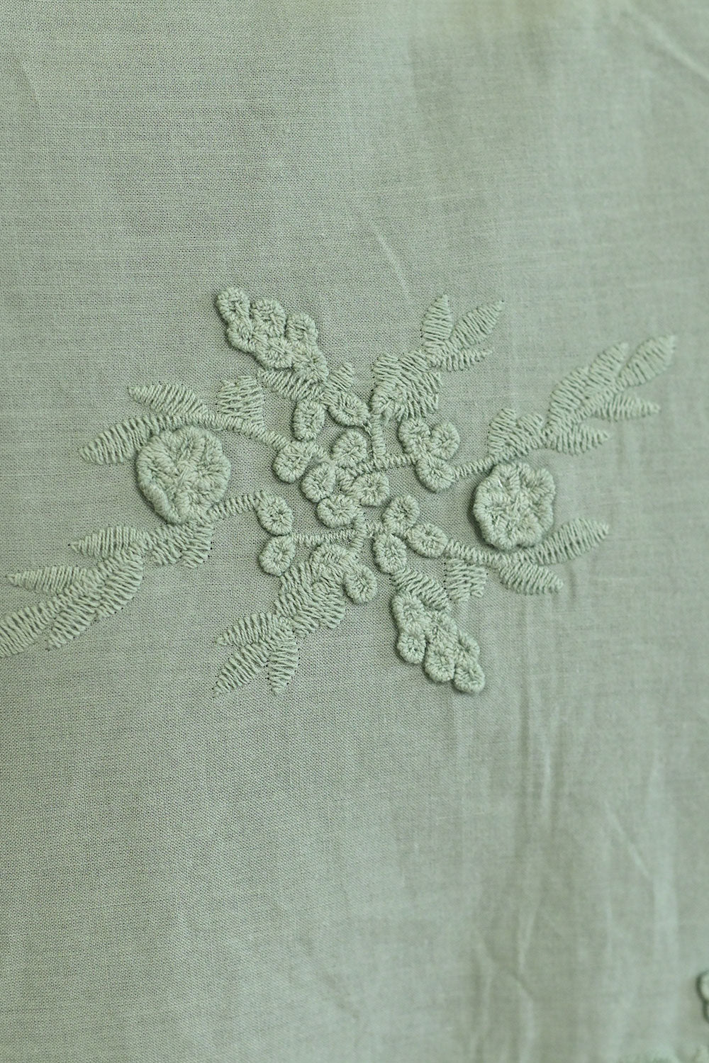 総刺繍プルオーバー