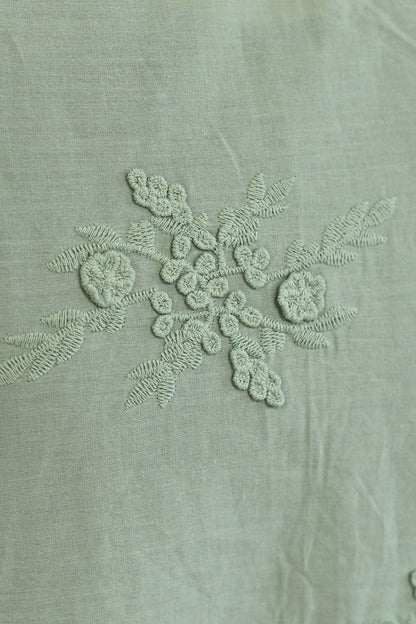 総刺繍プルオーバー