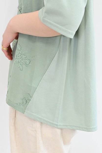 総刺繍プルオーバー