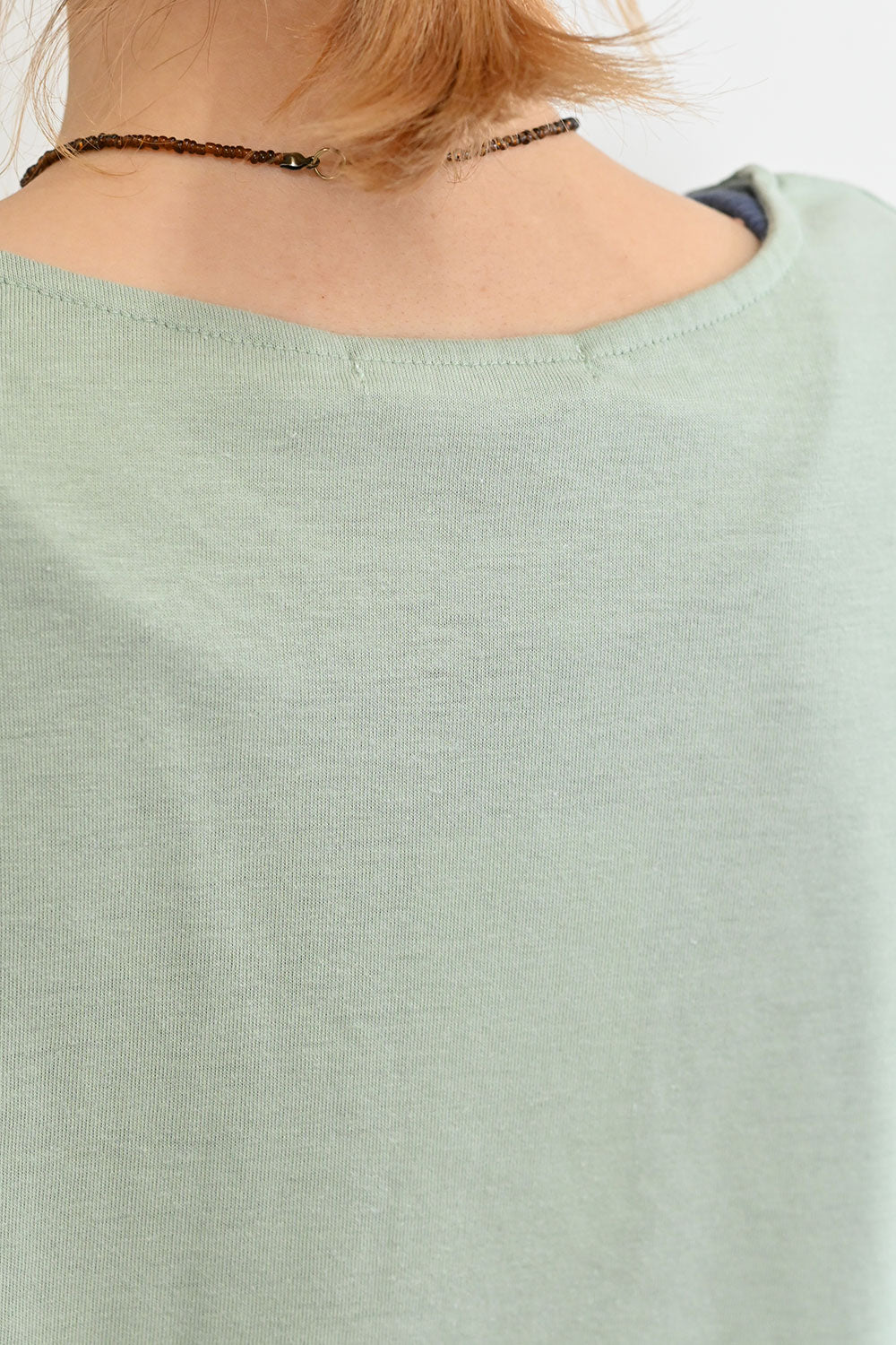 総刺繍プルオーバー