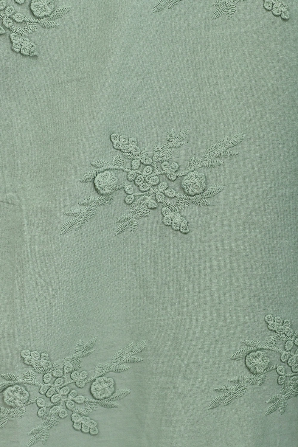 総刺繍プルオーバー