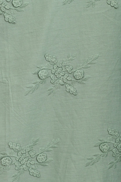 総刺繍プルオーバー