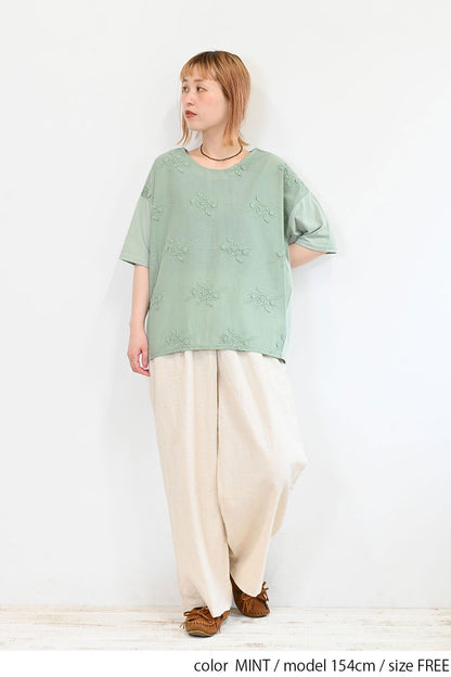 総刺繍プルオーバー