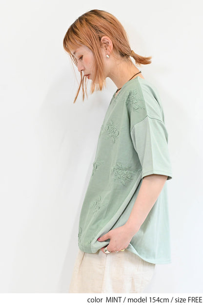 総刺繍プルオーバー