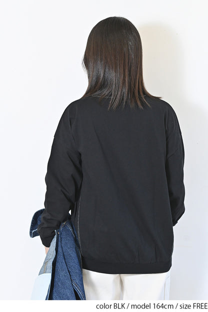 カレッジロゴ風プルオーバー