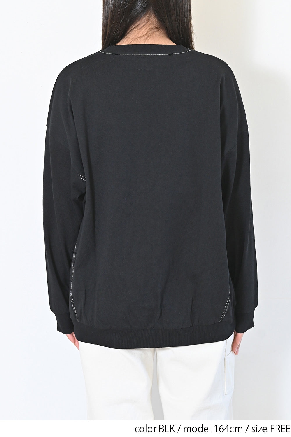 カレッジロゴ風プルオーバー