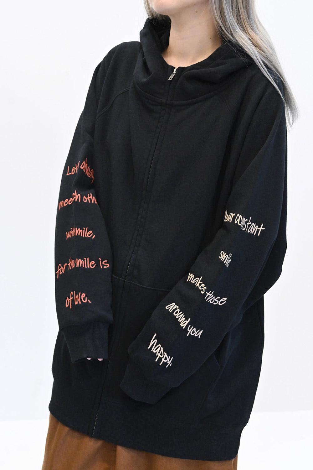 袖刺繍ジップパーカー – HEART MARKET