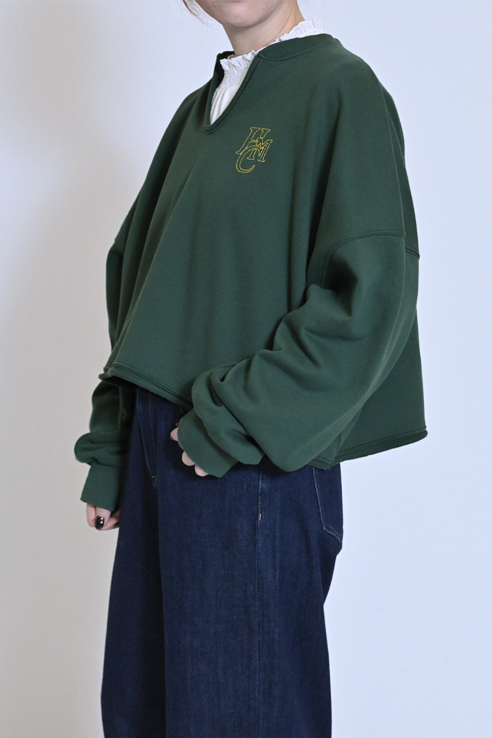 Vネックエンブレム刺繍プルオーバー
