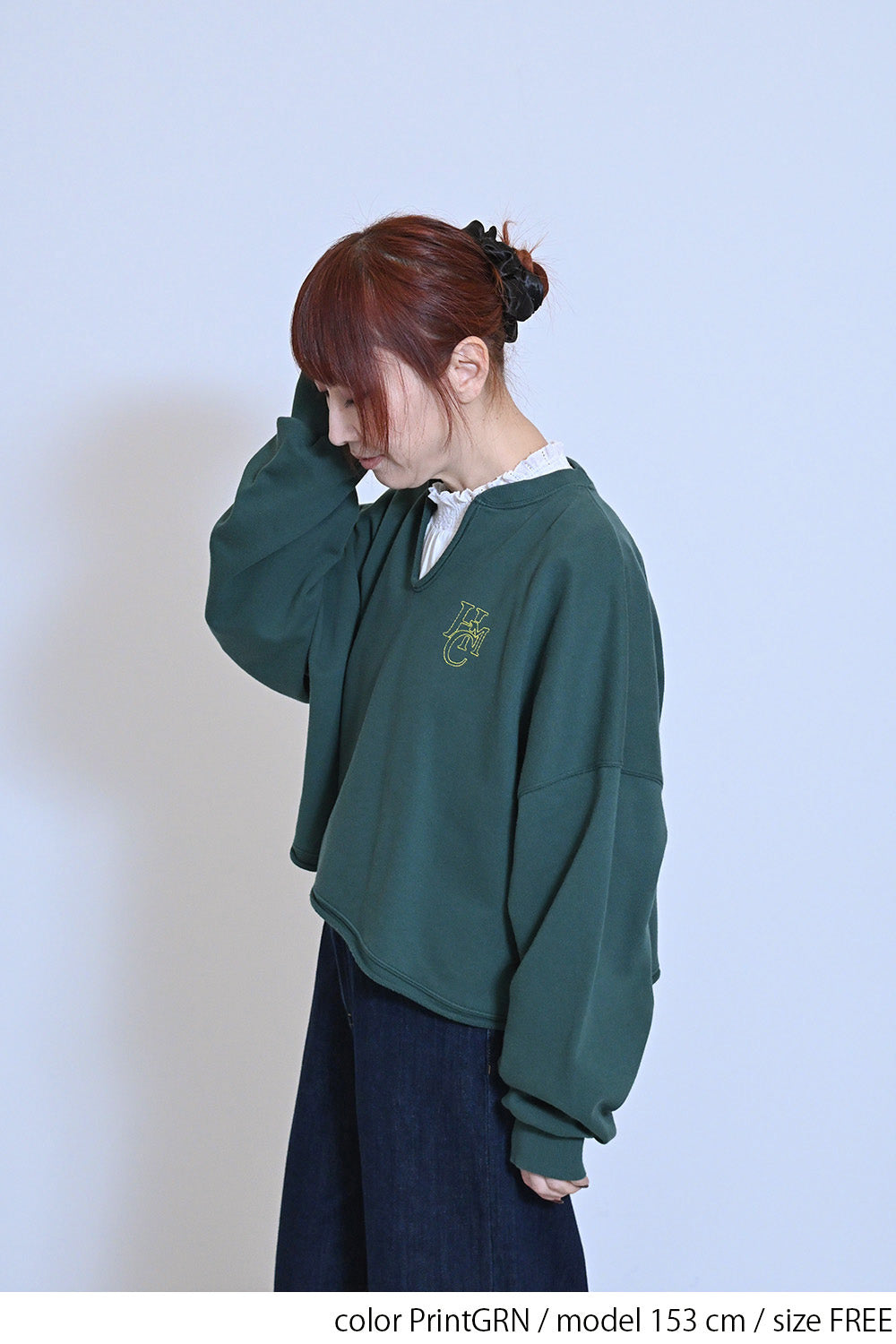 Vネックエンブレム刺繍プルオーバー