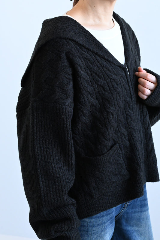 マックスマーラ　白のカーディガン【タグ付　新品】透け感あり♡ハートデザイン♡ マックスマーラ 白のカーディガン【タグ付 新品】透け感あり♡ハート