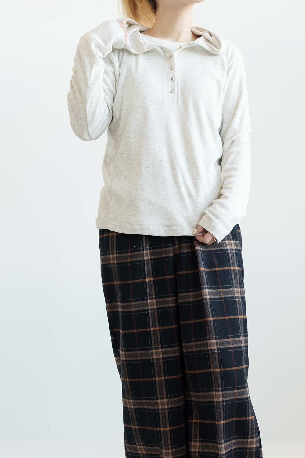 やわらかストレッチ長袖フーディー