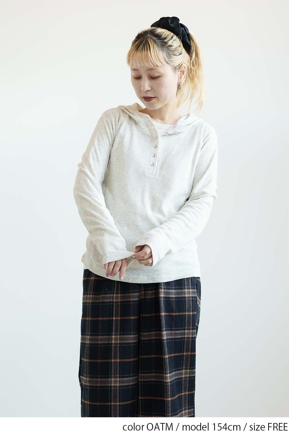 やわらかストレッチ長袖フーディー