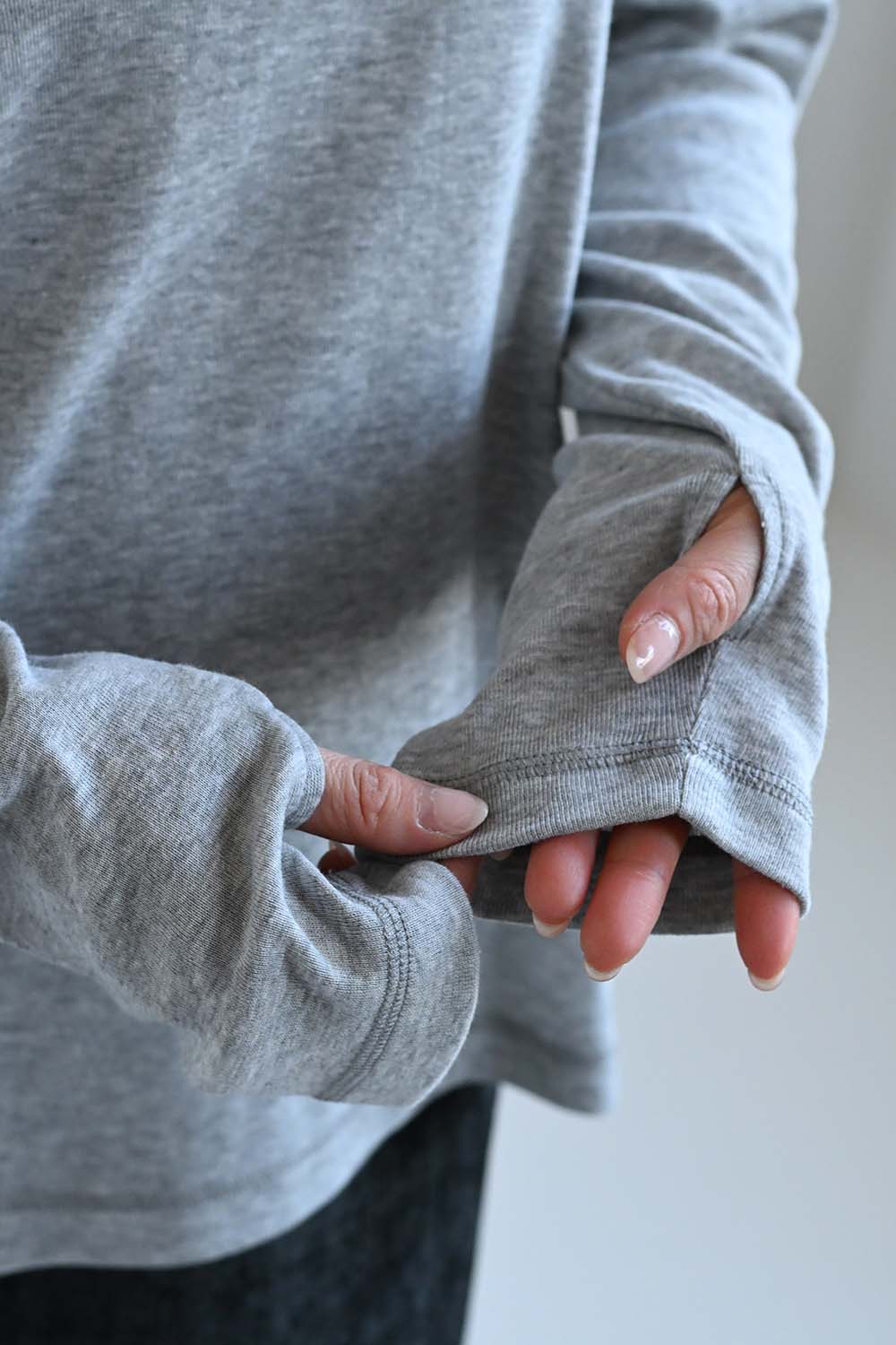 やわらかストレッチ長袖指穴Tee