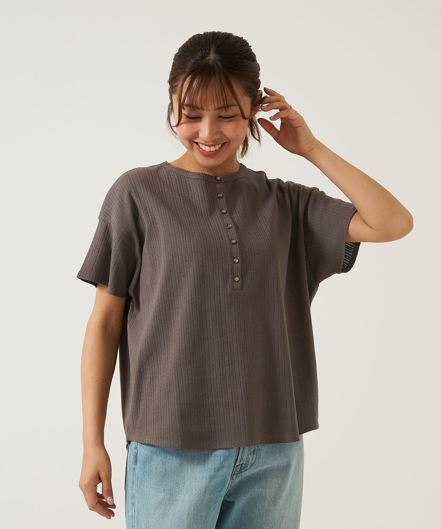 《April 23 Arrival》Eyelet Rib Crew Henley Pullover