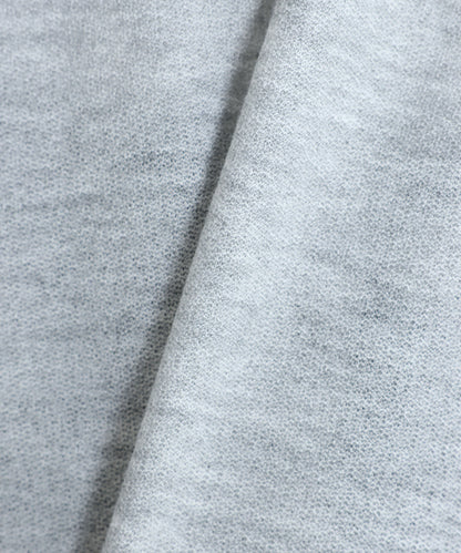 グレー