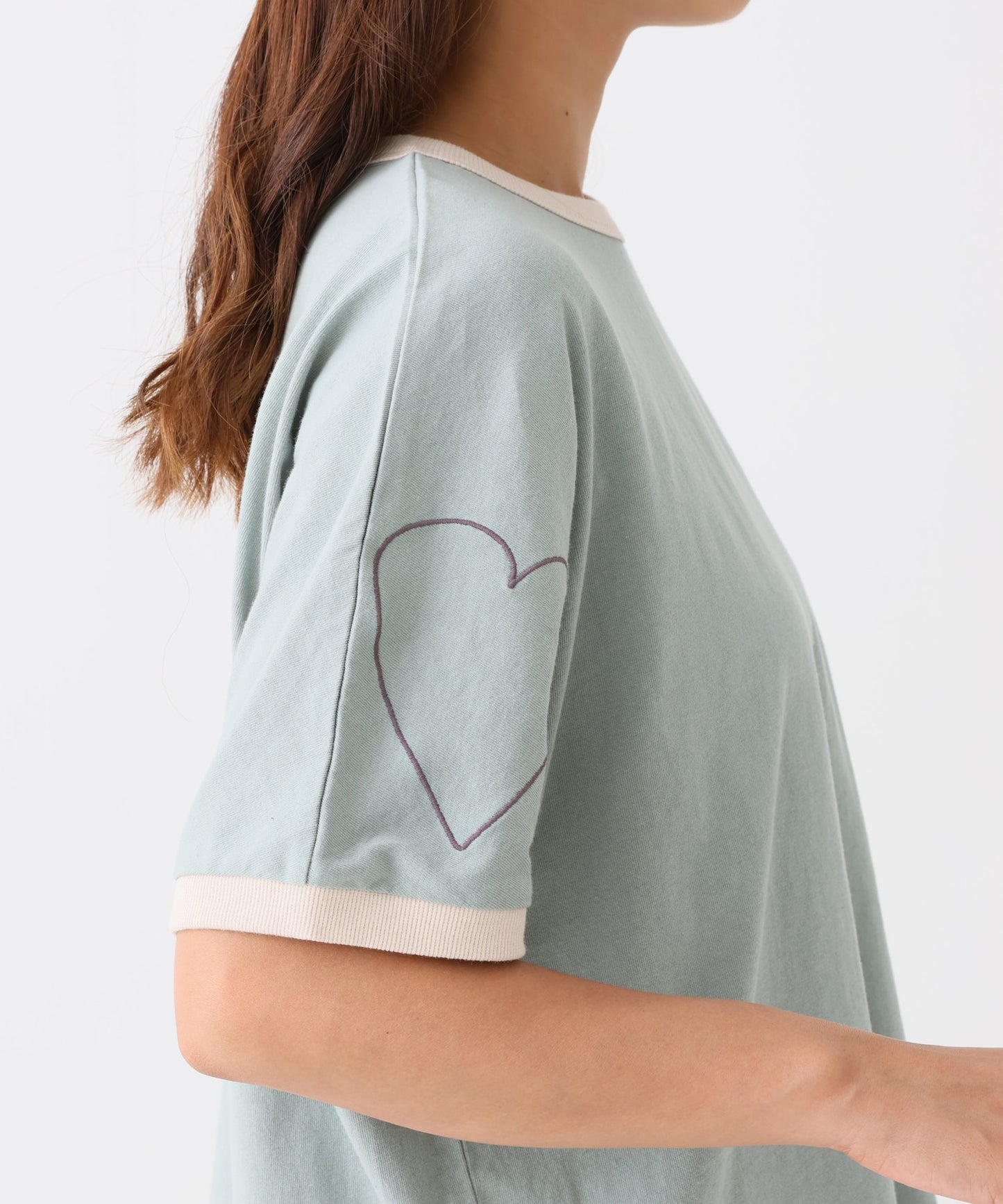 《8/4発売》ハート袖刺繍BIG T
