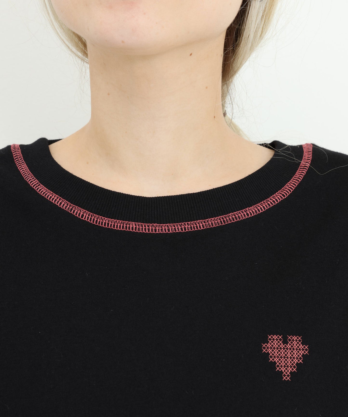 《近日発売》【スタッフ企画】ハートの日ステッチ刺繍風T