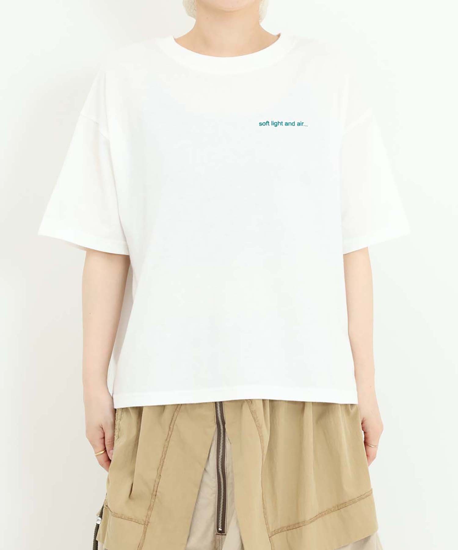 プリントホワイト ※この画像が実物に最も近いお色味です。