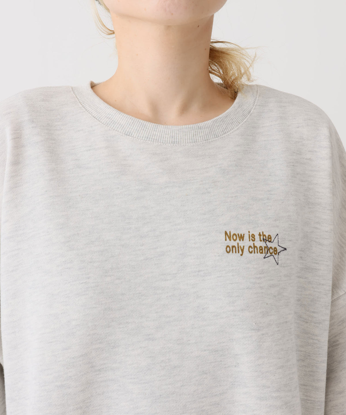 《近日発売》STARバック刺繍プルオーバー