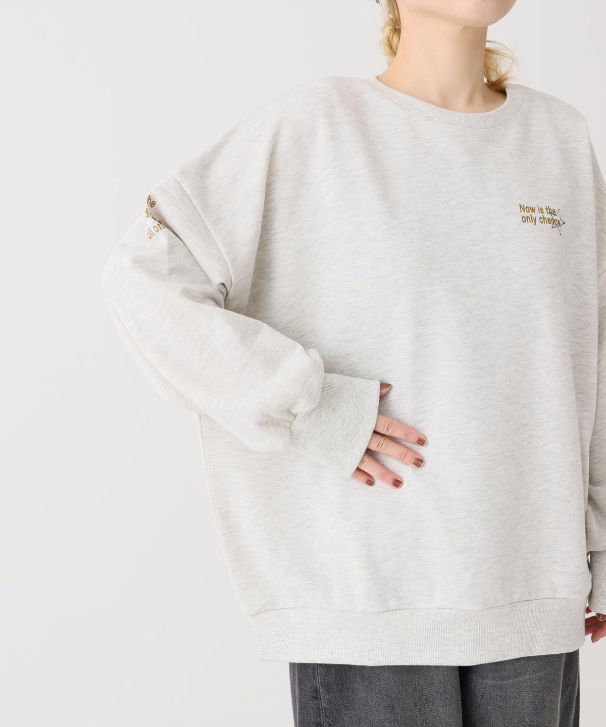 《近日発売》STARバック刺繍プルオーバー