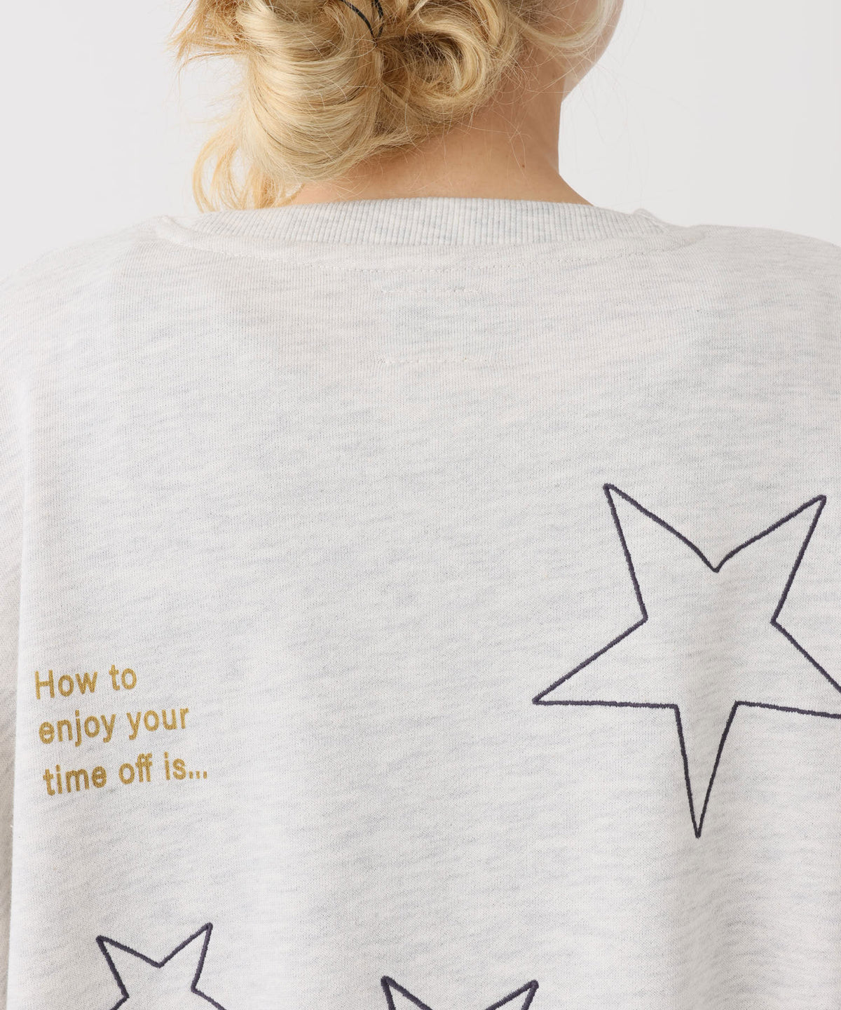 《近日発売》STARバック刺繍プルオーバー