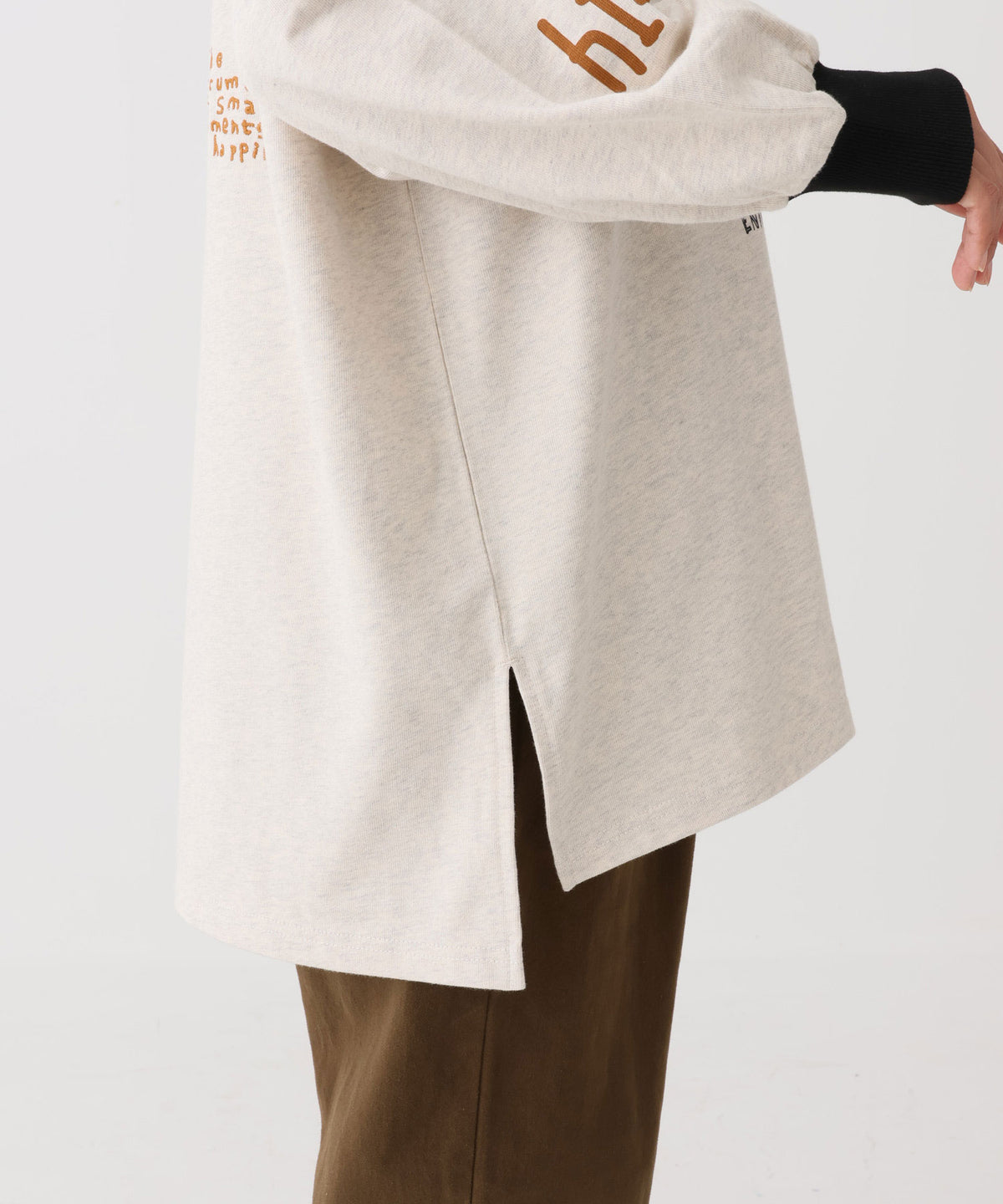 《近日発売》ランダム刺繍プリントチュニック