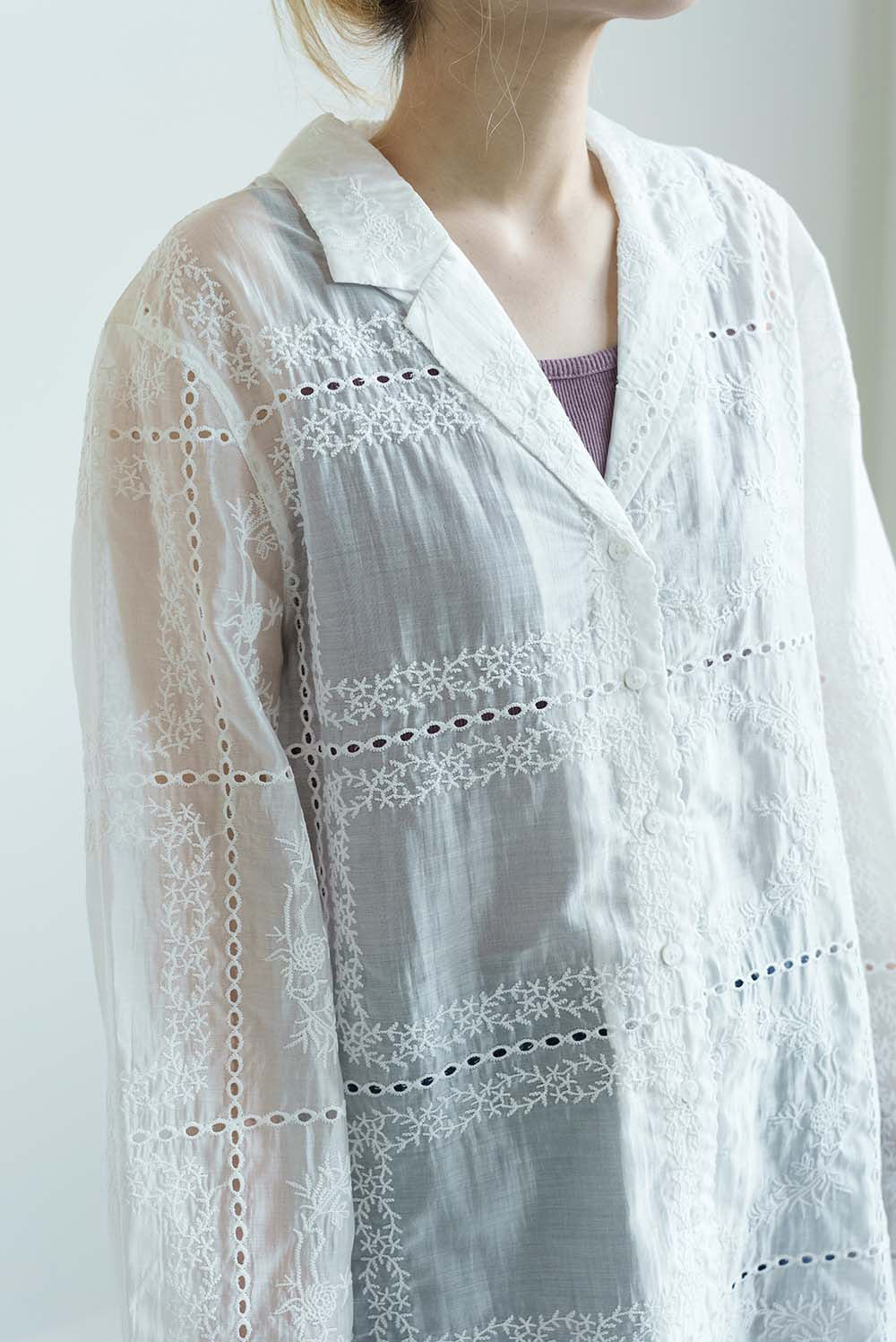 パッチワーク風総刺繍シャツジャケット