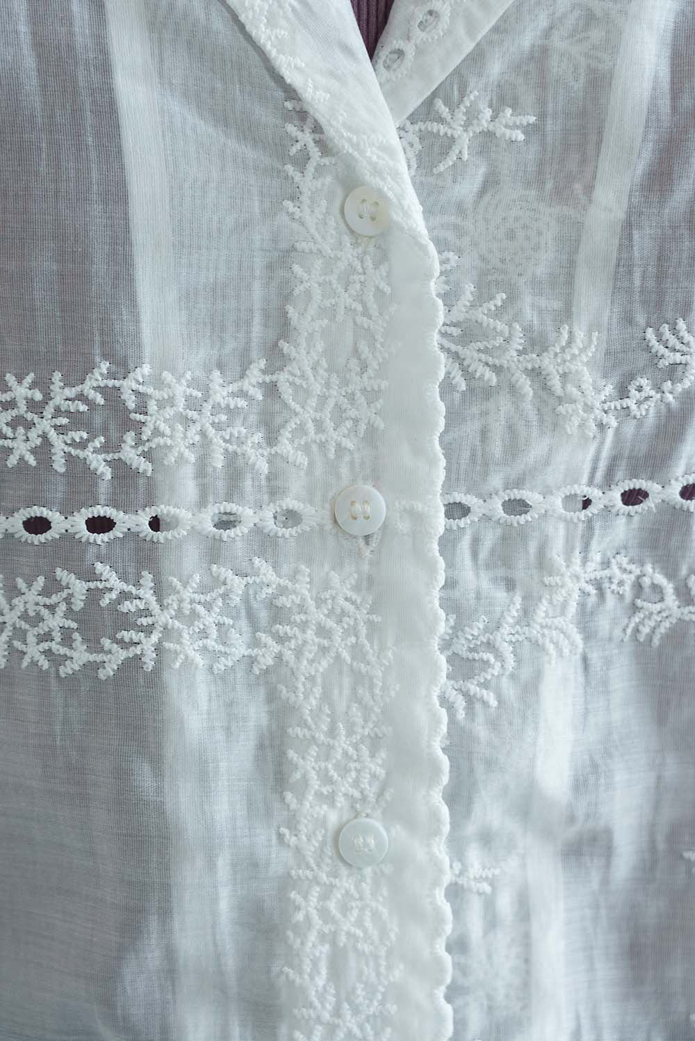 パッチワーク風総刺繍シャツジャケット