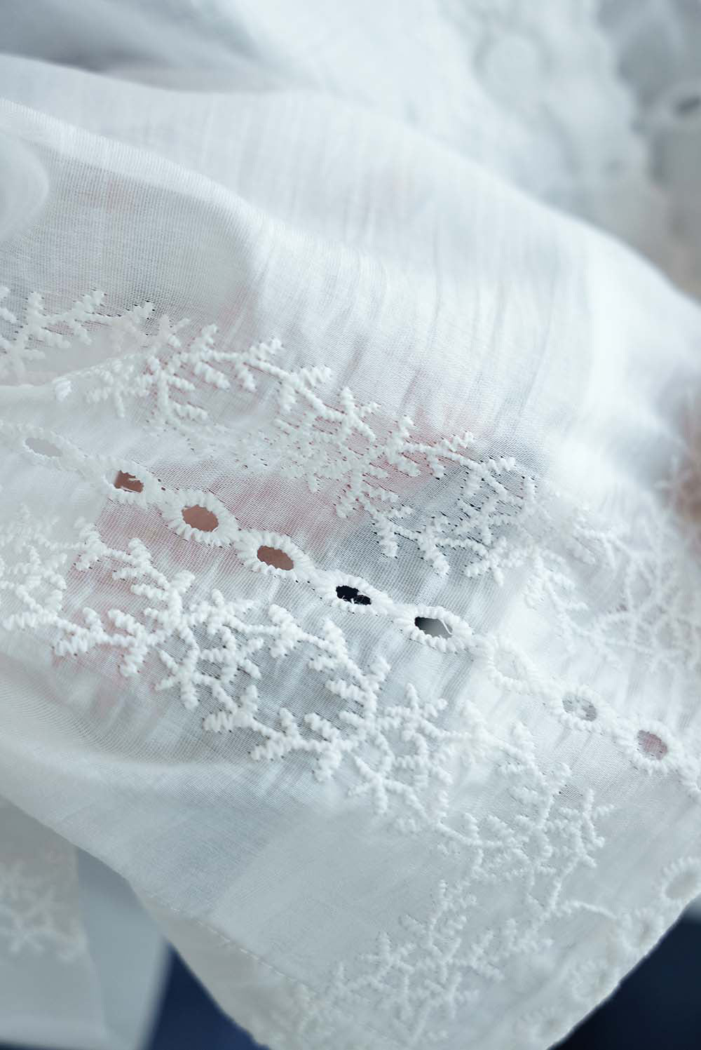 パッチワーク風総刺繍シャツジャケット