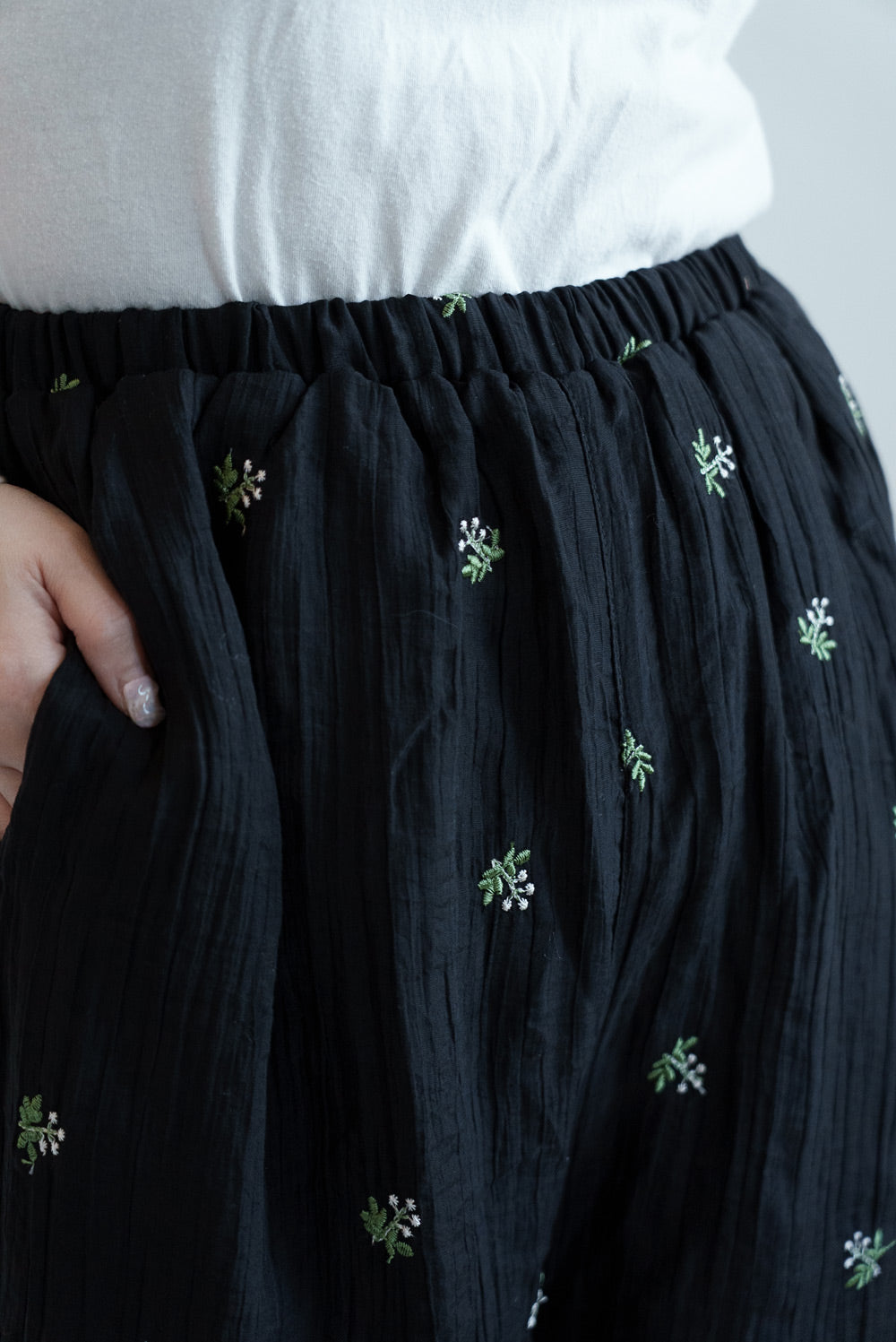 ≪SALE≫Sheer Small Flower Embroidered Loose Pants