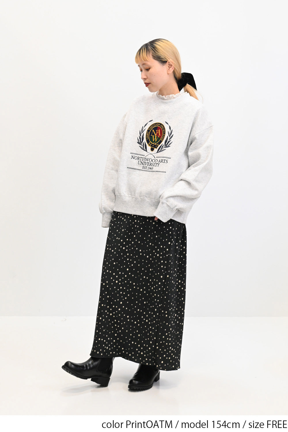 裏起毛エンブレム刺繍プルオーバー