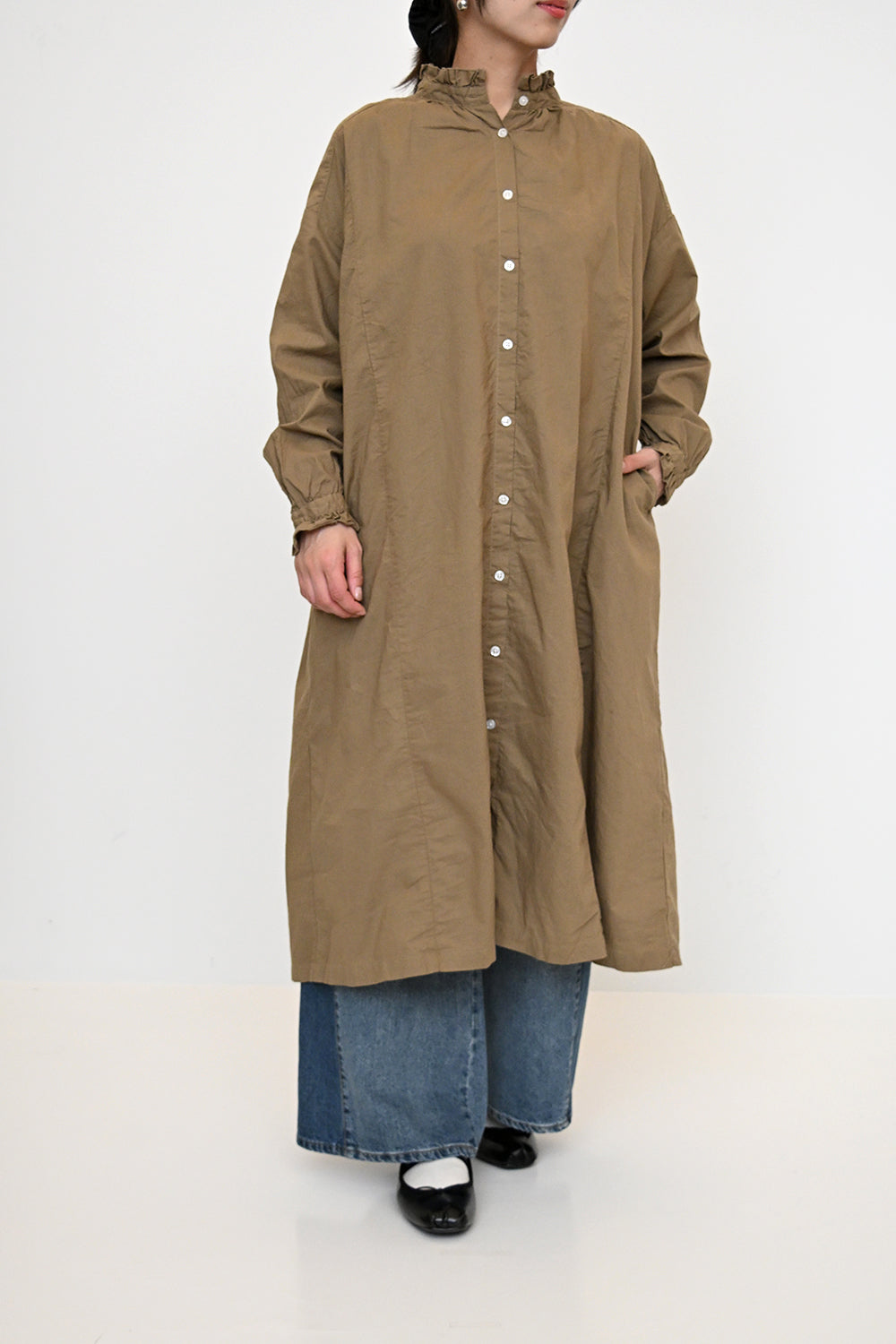 SUN VALLEY】30コットン平織り日本製品染フリル付きシャツワンピース