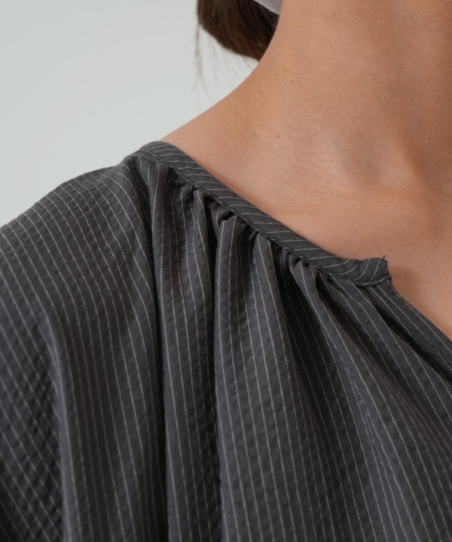 ★《Scheduled to arrive April 28》Multi-button gathered dress