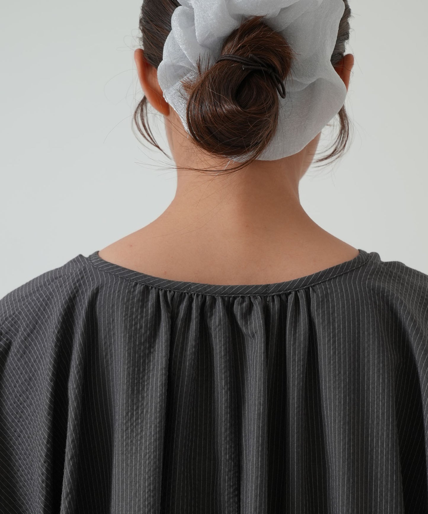 ★《Scheduled to arrive April 28》Multi-button gathered dress
