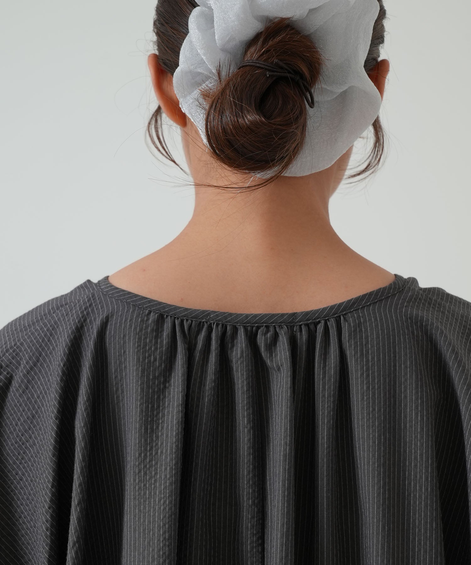 ★《Scheduled to arrive April 28》Multi-button gathered dress