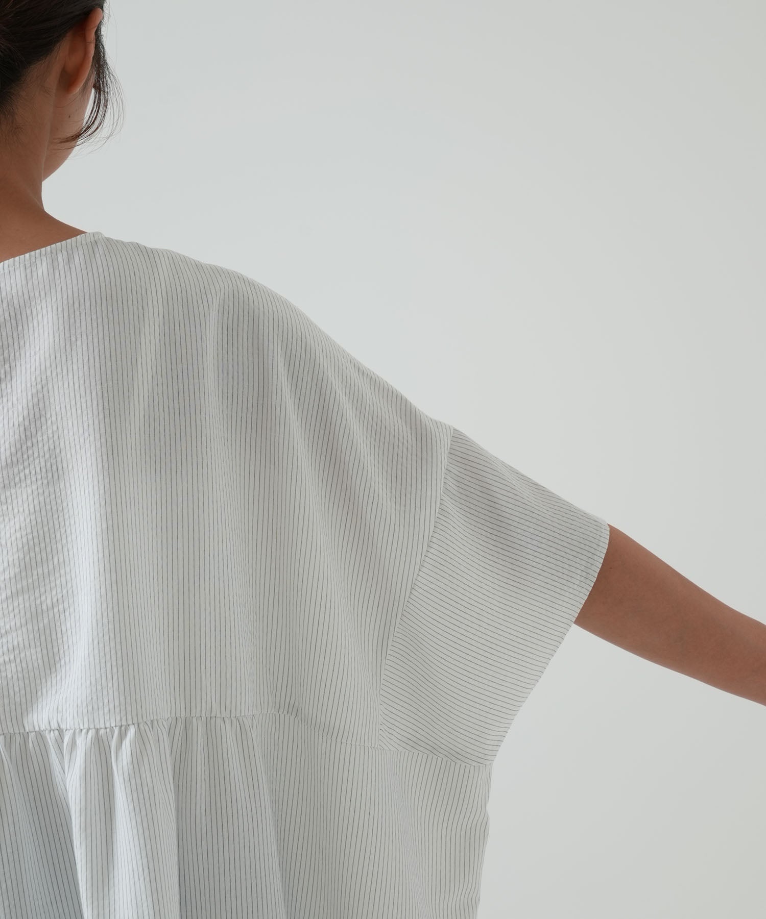 ★《Scheduled to arrive April 28》Gathered panel pullover