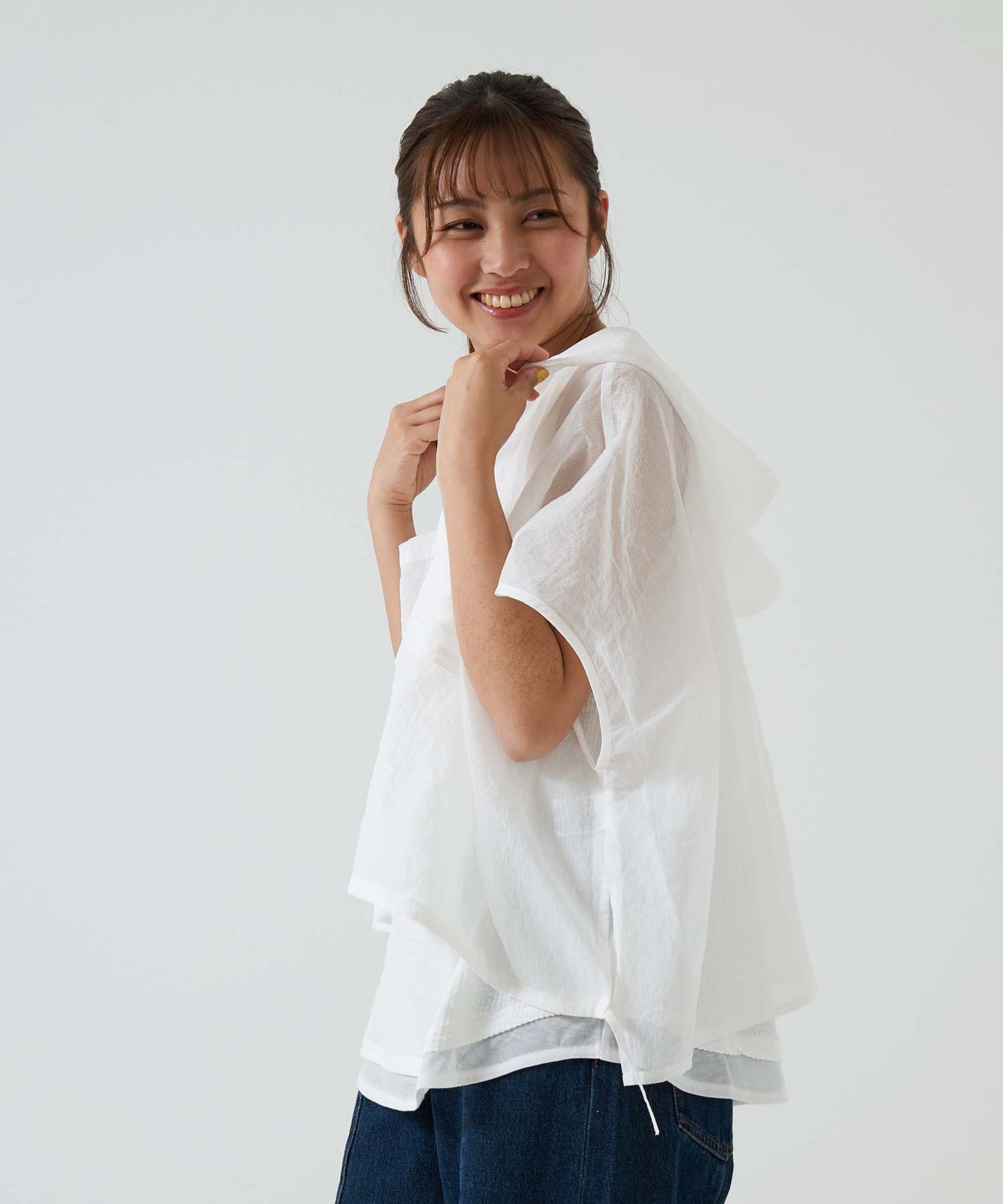 ★《Scheduled to arrive April 27》Hood multi-button sheer short-sleeve shirt