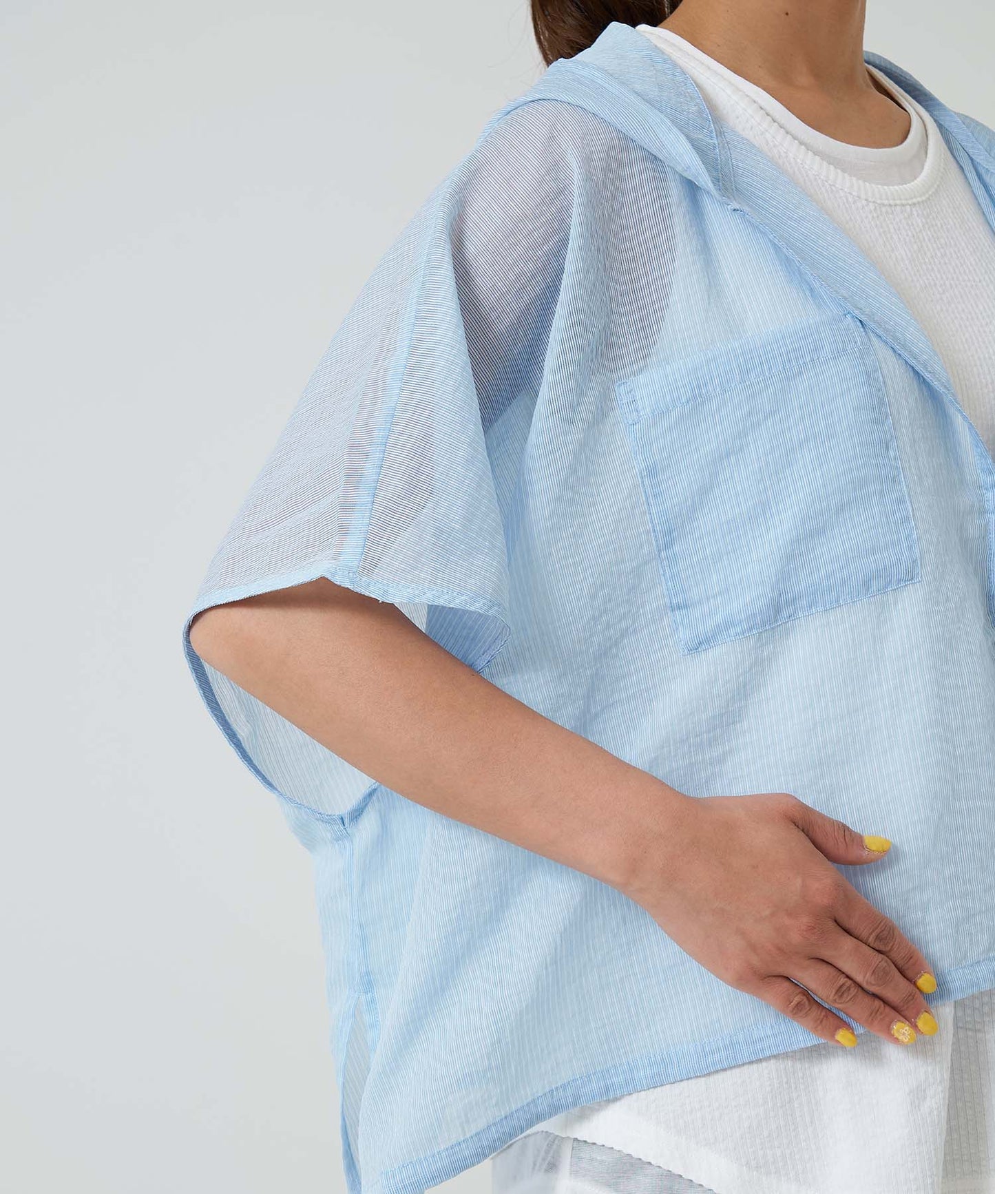 ★《Scheduled to arrive April 27》Hood multi-button sheer short-sleeve shirt